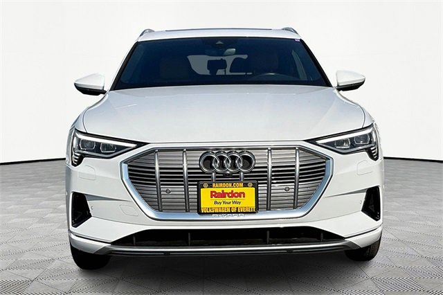 2022 Audi e-tron Premium Plus photo 2