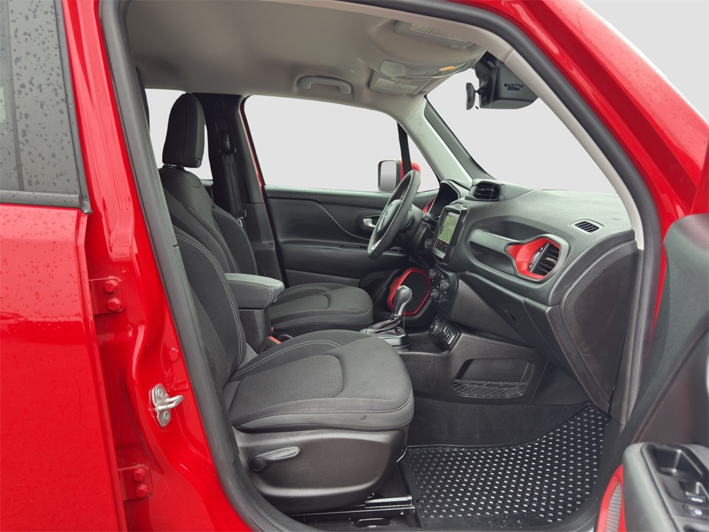 2023 Jeep Renegade Latitude Upland photo 18