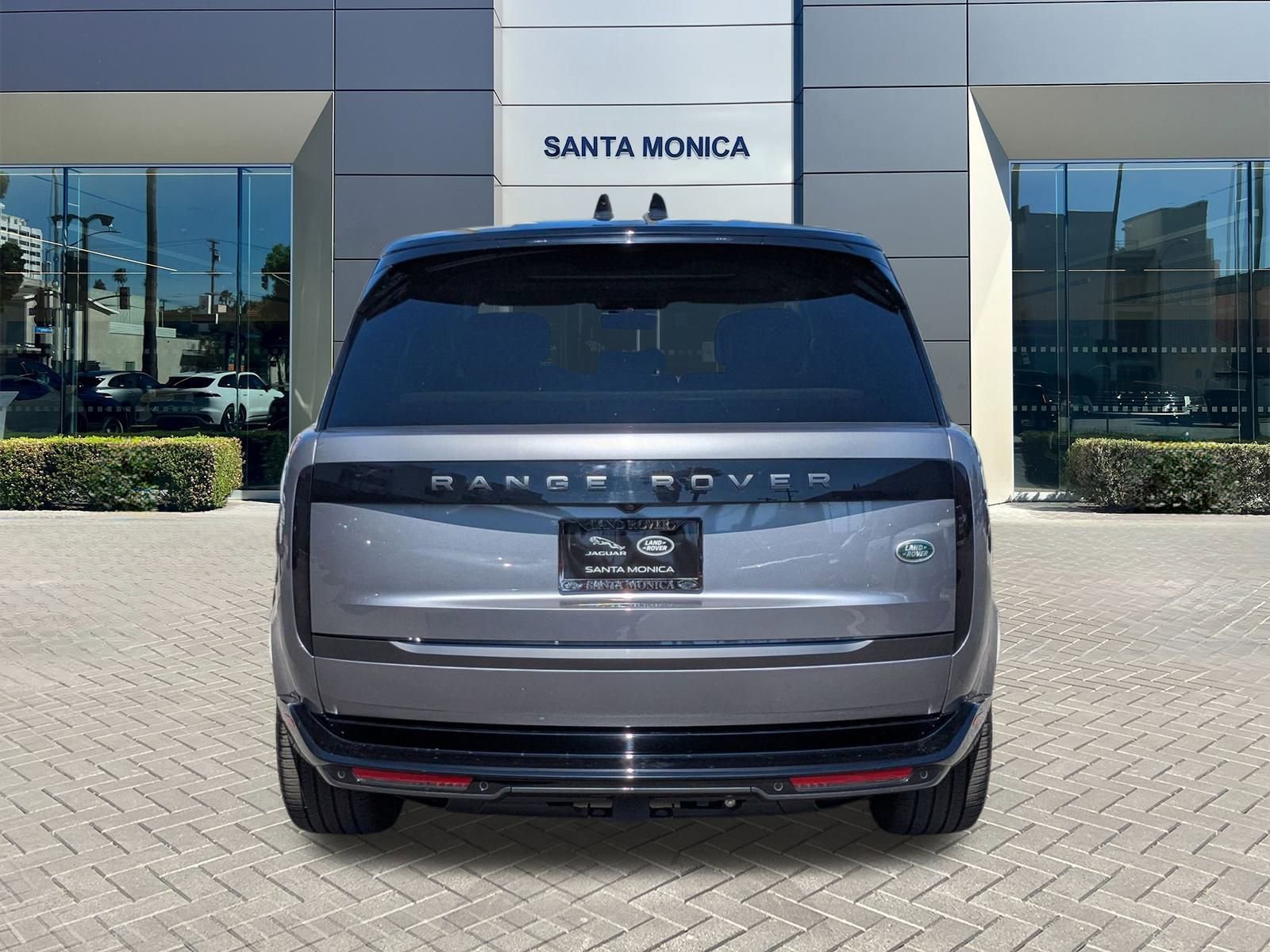 2023 Land Rover Range Rover SE photo 7