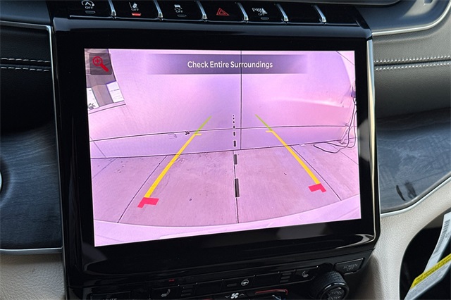 2025 Jeep Grand Cherokee Limited photo 3