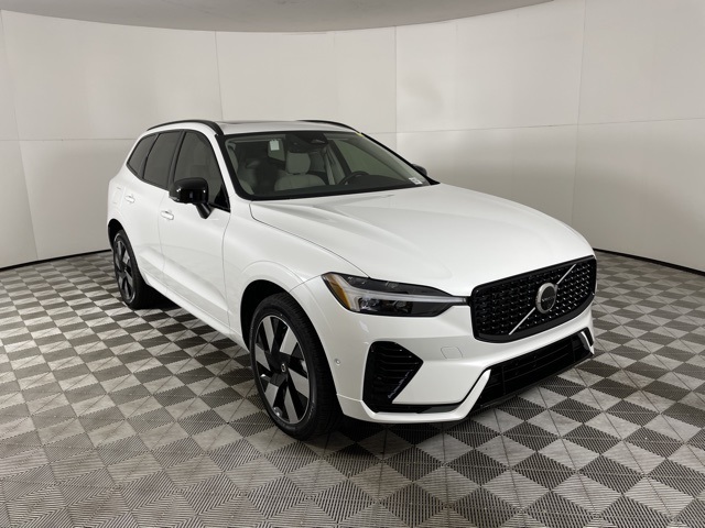 2024 Volvo XC60 Recharge T8 Plus photo 2