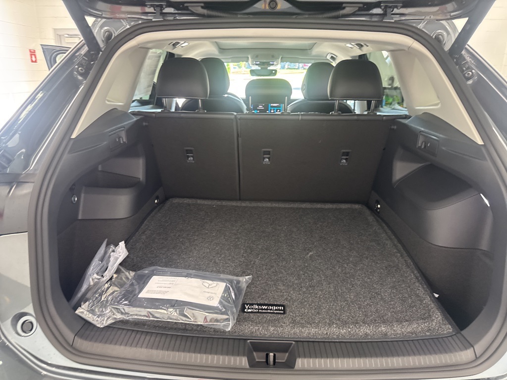 2025 Volkswagen Tiguan SE photo 27