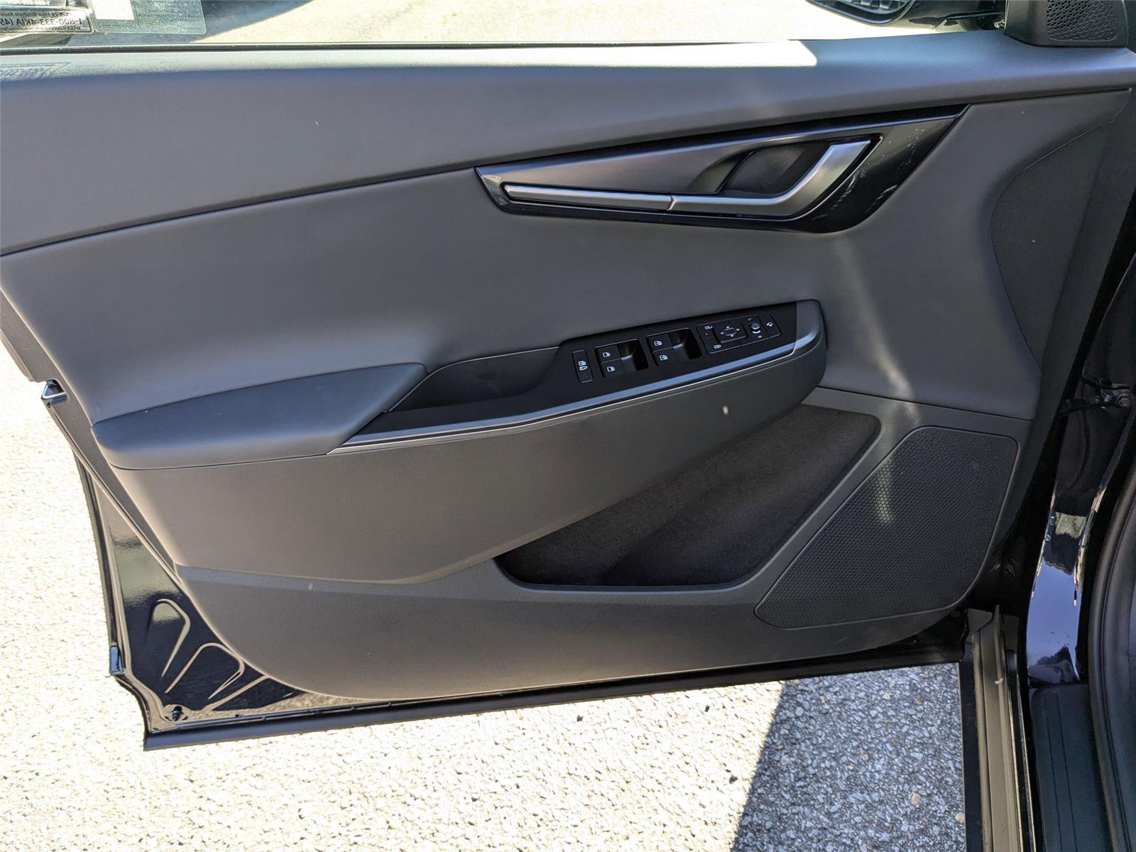 2025 Kia EV6 Light photo 11