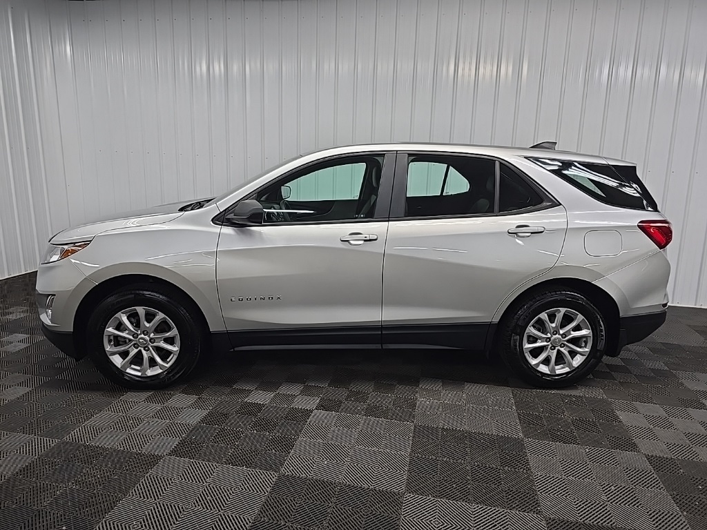 2021 Chevrolet Equinox LS photo 4
