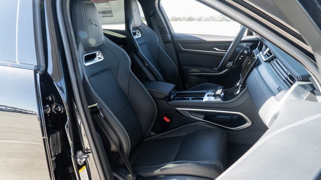 2025 Jaguar F-PACE P250 R-Dynamic S photo 12
