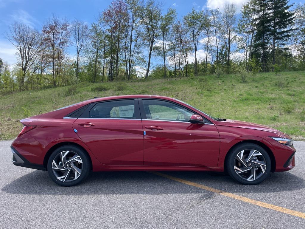 2025 Hyundai Elantra Hybrid Limited photo 3