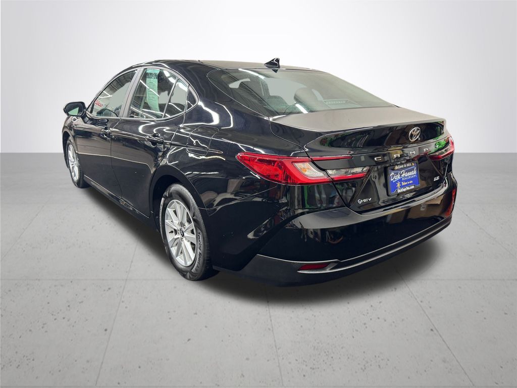 2025 Toyota Camry LE photo 4