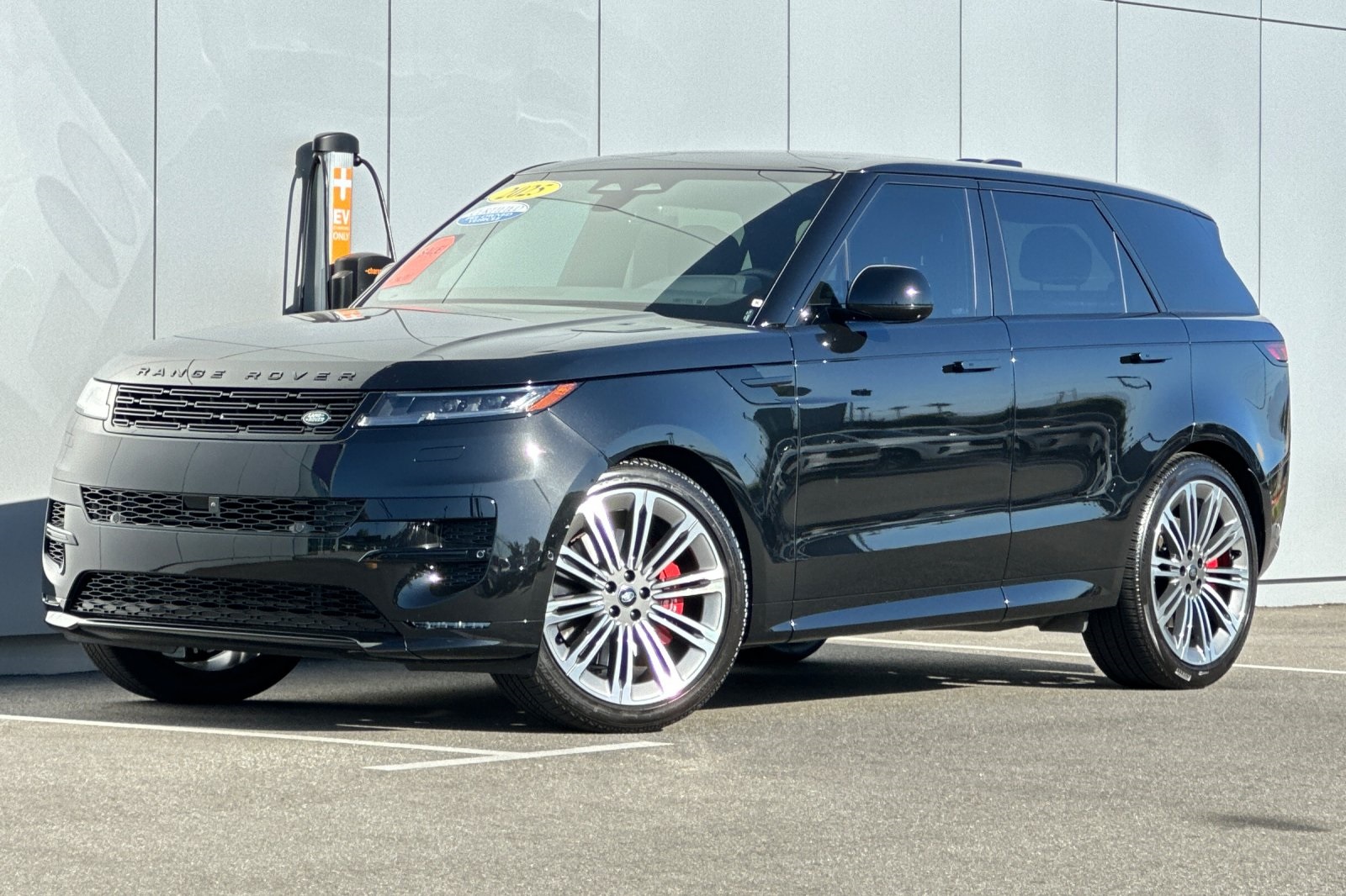 2025 Land Rover Range Rover Sport SE photo 2