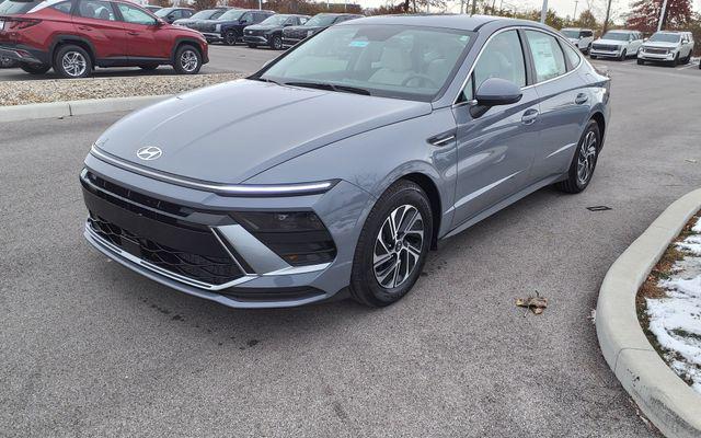 2026 Hyundai Sonata Hybrid Blue photo 2