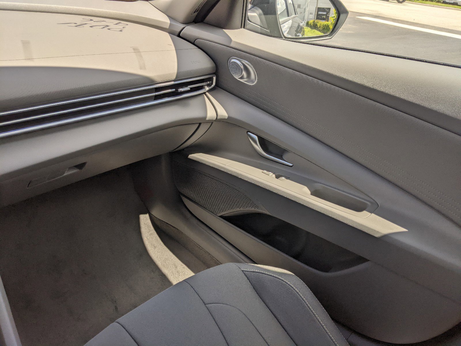 2025 Hyundai Elantra SEL Sport photo 14