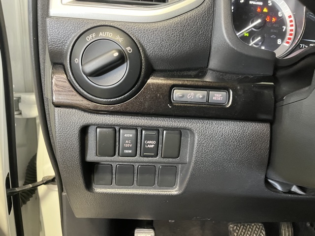 2018 Nissan Titan SV photo 16