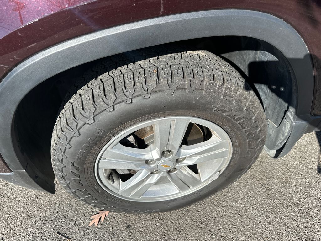 2021 Chevrolet Trax LT photo 2