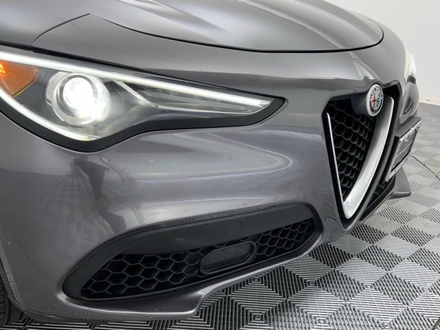 2018 Alfa Romeo Stelvio Base photo 4