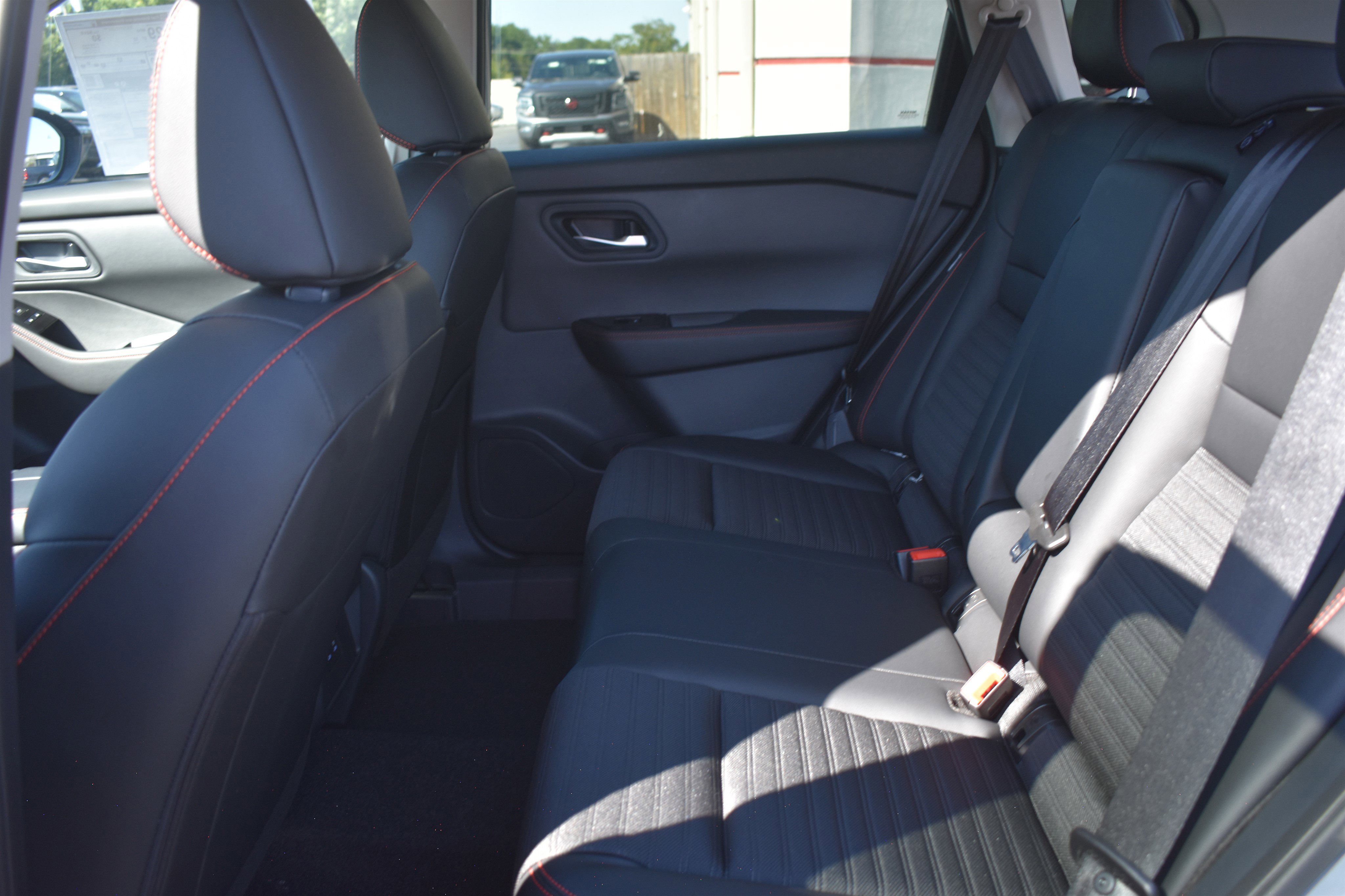 2026 Nissan Rogue SV photo 2
