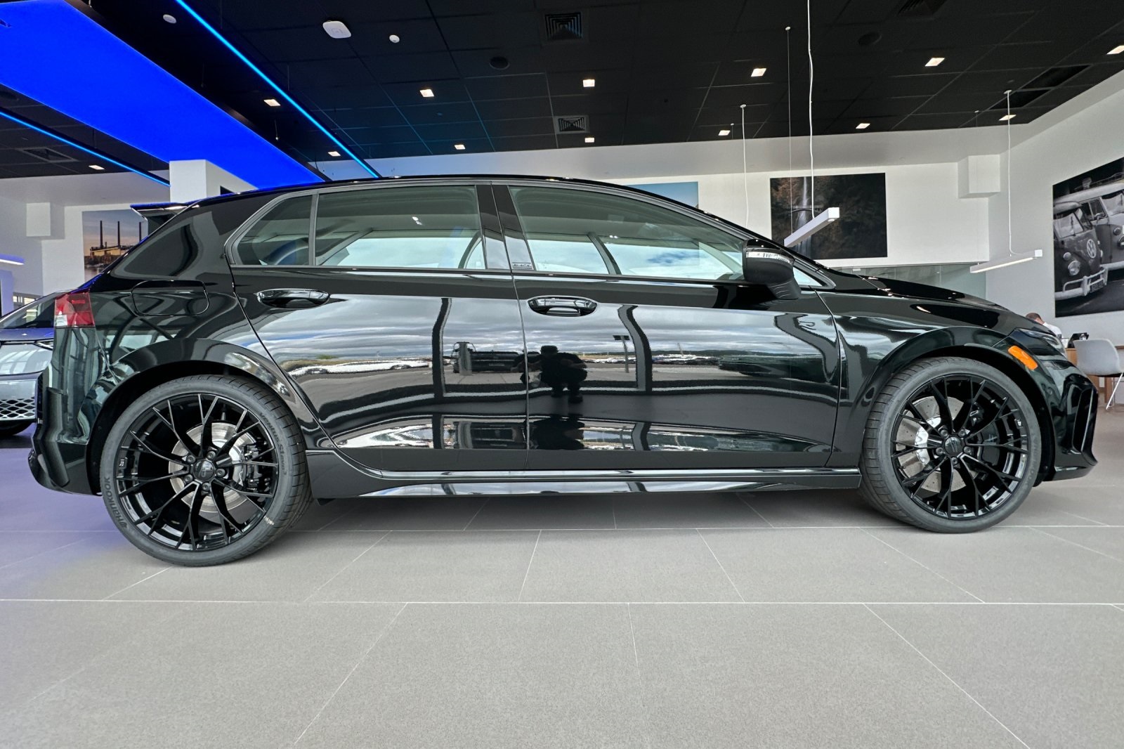 2025 Volkswagen Golf R photo 2