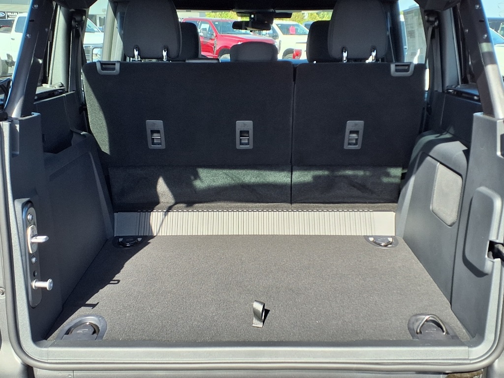 2025 Ford Bronco Base photo 22