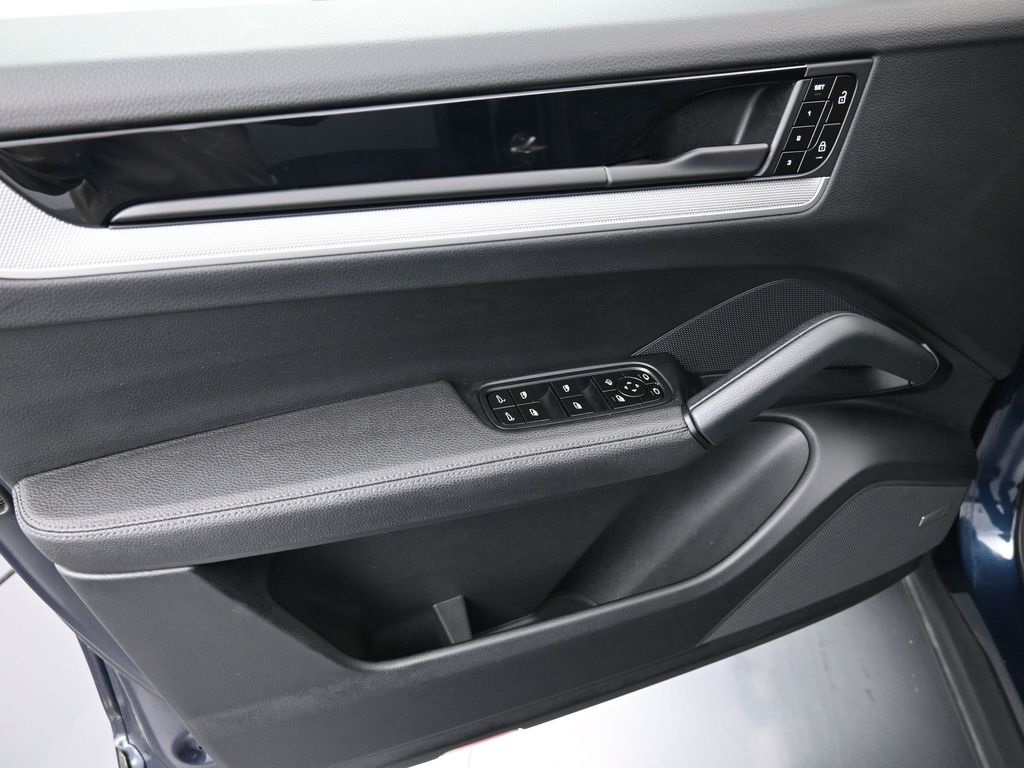 2024 Porsche Cayenne Coupe Base photo 19