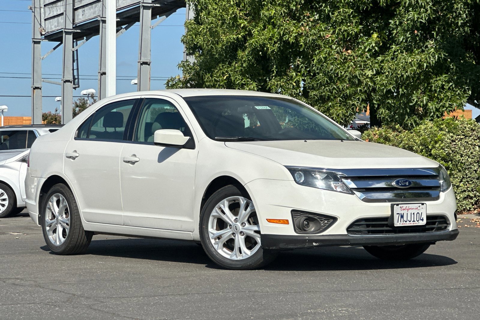 2012 Ford Fusion SE photo 2