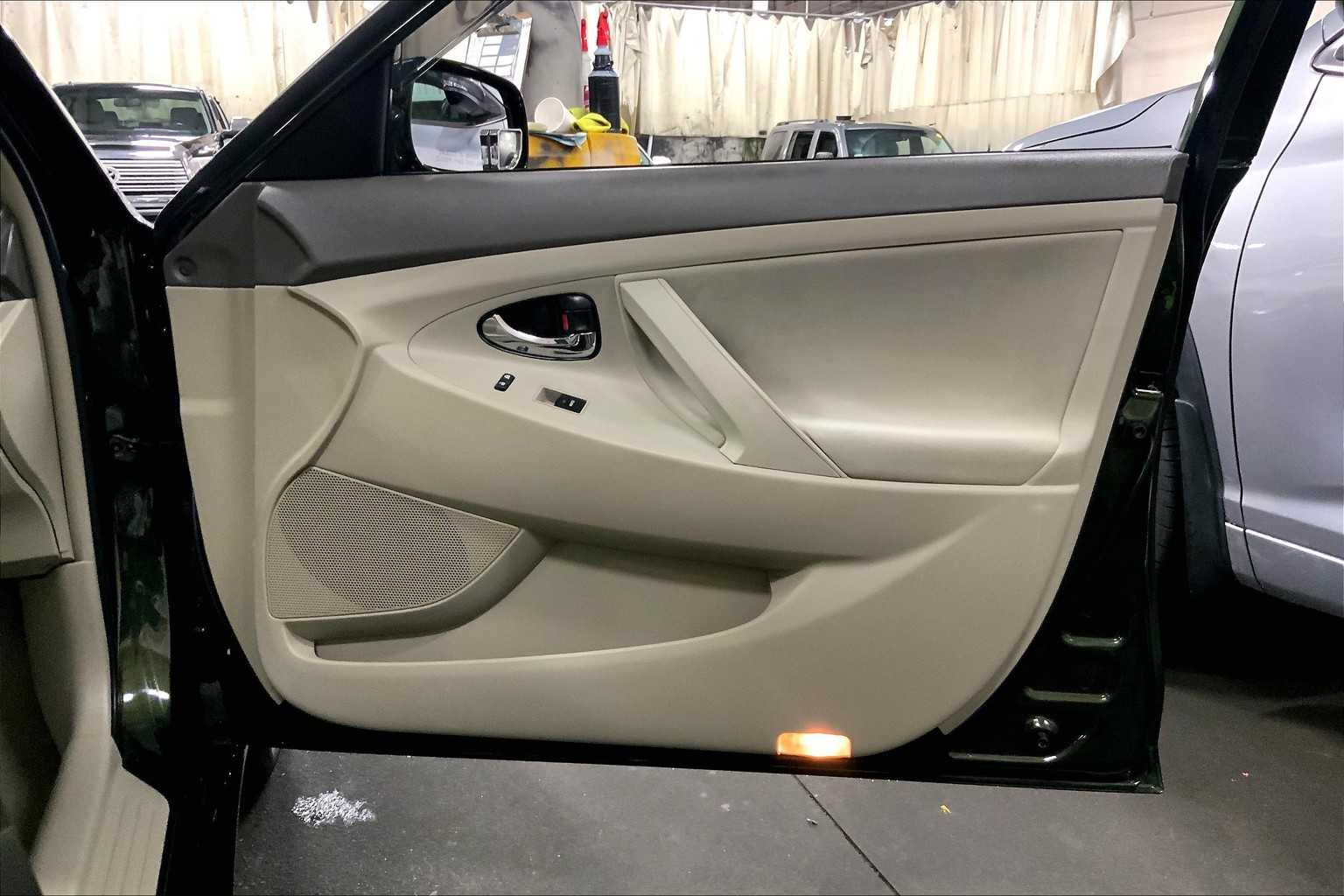 2011 Toyota Camry LE photo 21