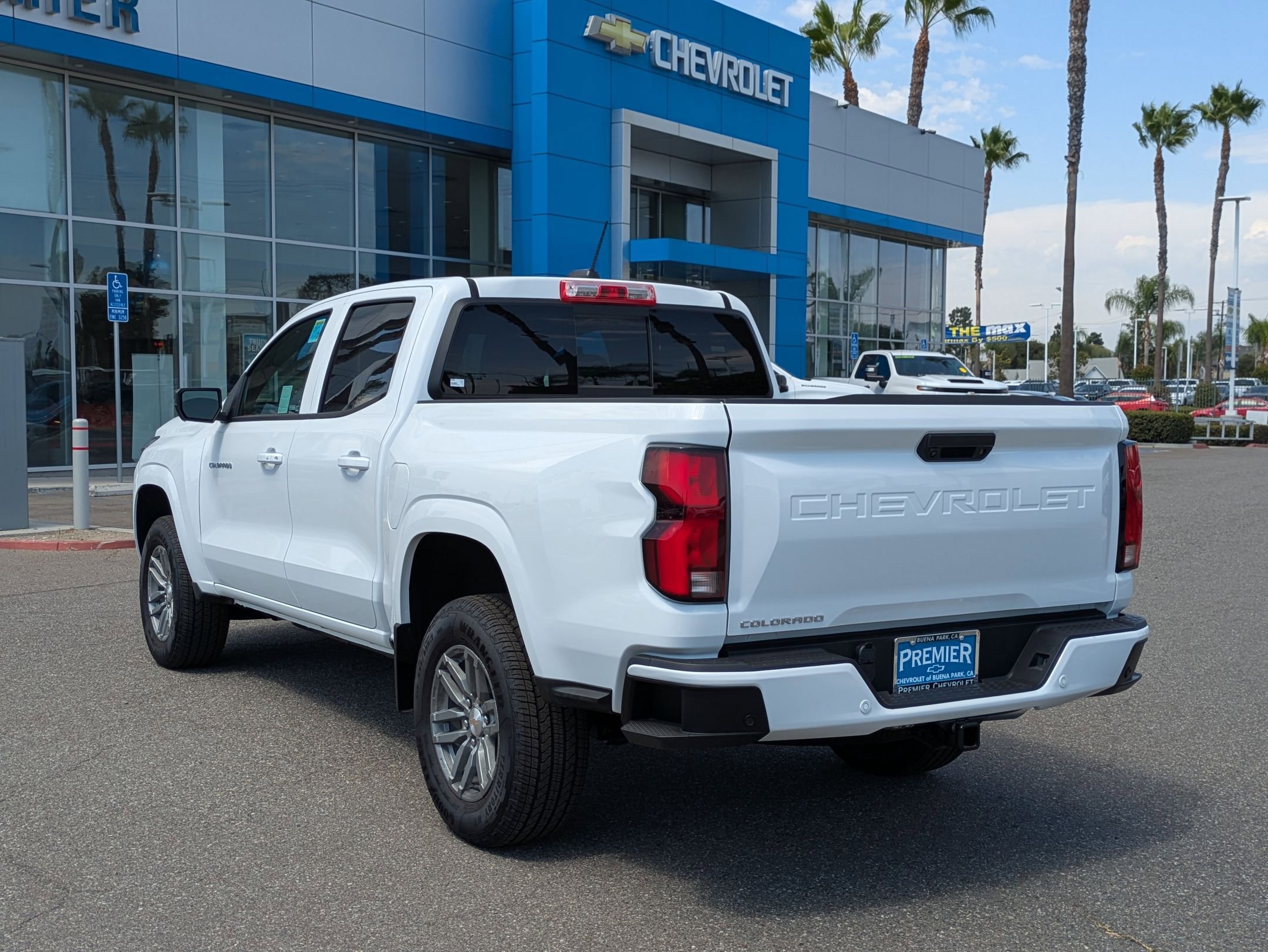 2025 Chevrolet Colorado Work Truck LT photo 3