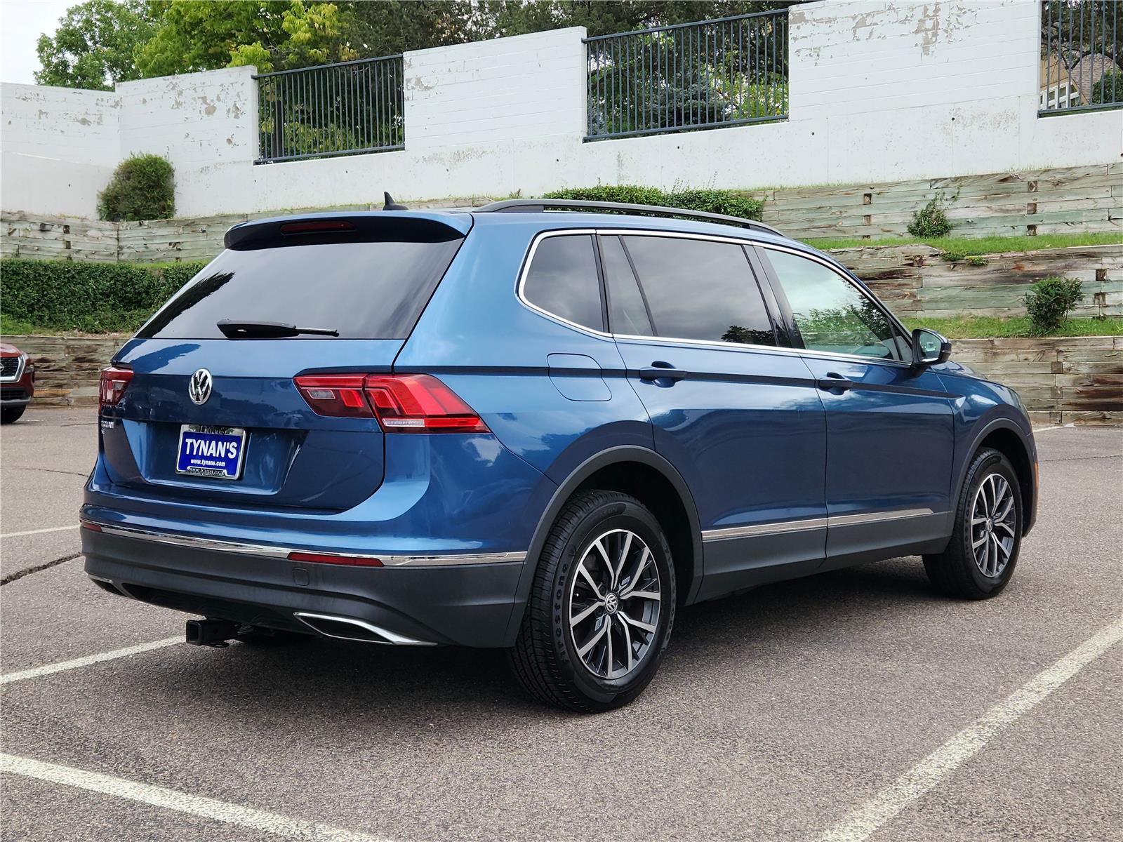 2020 Volkswagen Tiguan SE photo 2