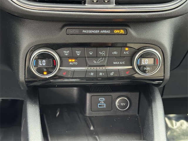 2021 Ford Escape Titanium Hybrid photo 19