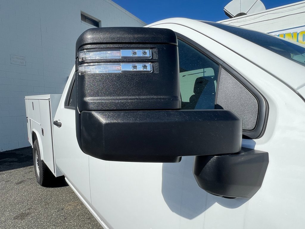 2024 Chevrolet Silverado 3500HD photo 2