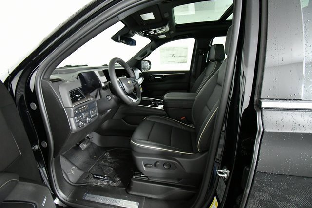 2026 Chevrolet Suburban Premier photo 4