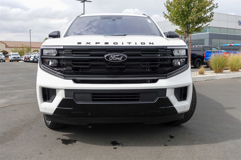 2025 Ford Expedition Platinum MAX photo 2