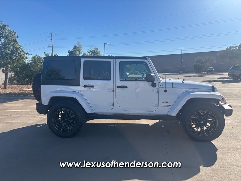 2018 Jeep Wrangler Unlimited Sahara photo 2