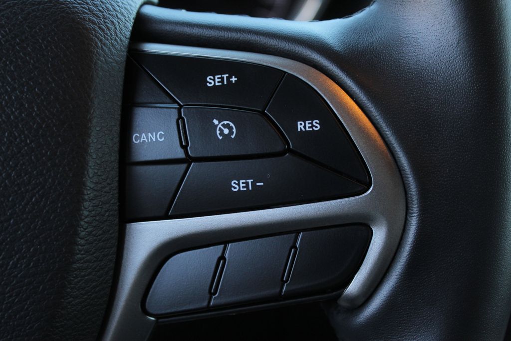 2022 Jeep Cherokee Laredo photo 25