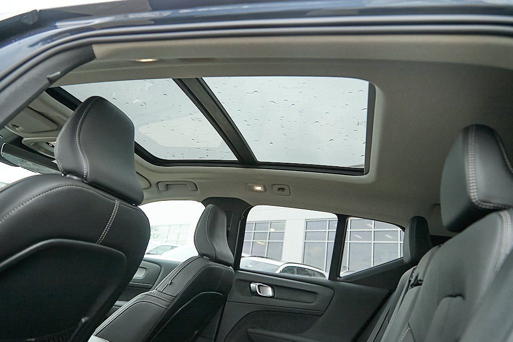 2026 VOLVO XC40 - Image 21