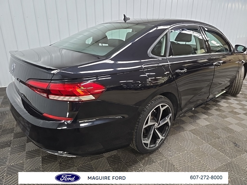 2020 Volkswagen Passat 2.0T R-Line photo 9