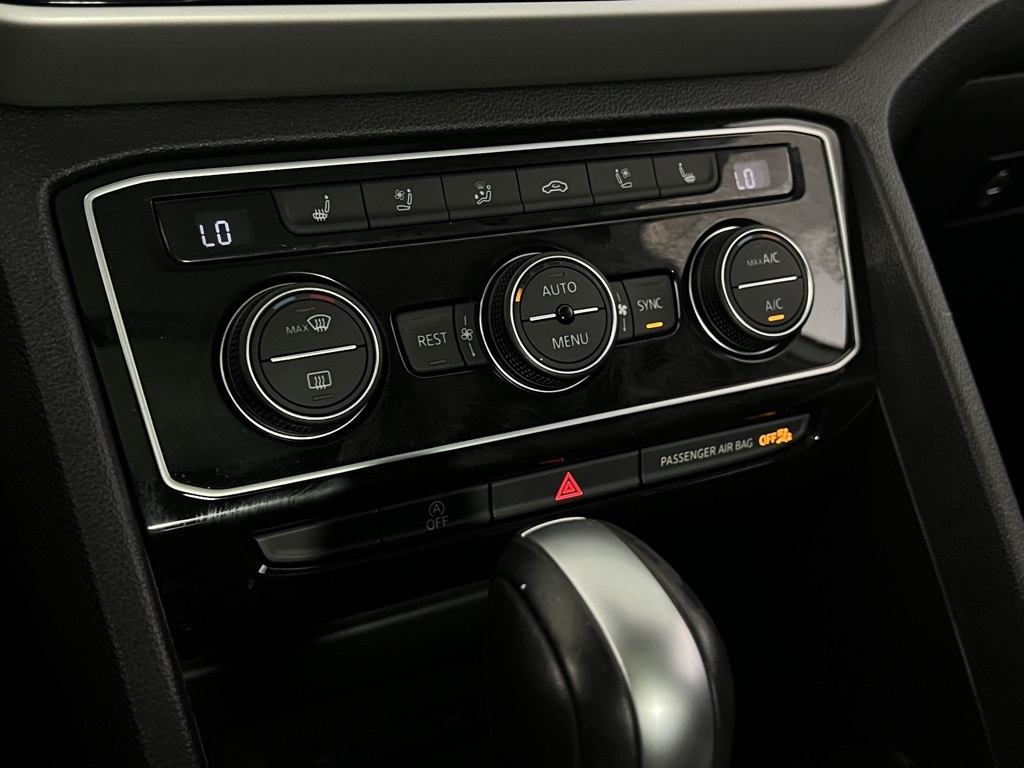 2023 Volkswagen Atlas V6 SEL Premium R-Line photo 17