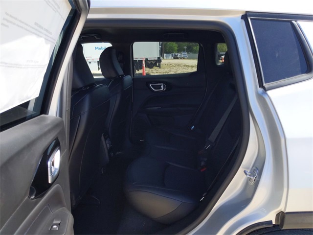 2026 Jeep Compass Latitude Altitude photo 15