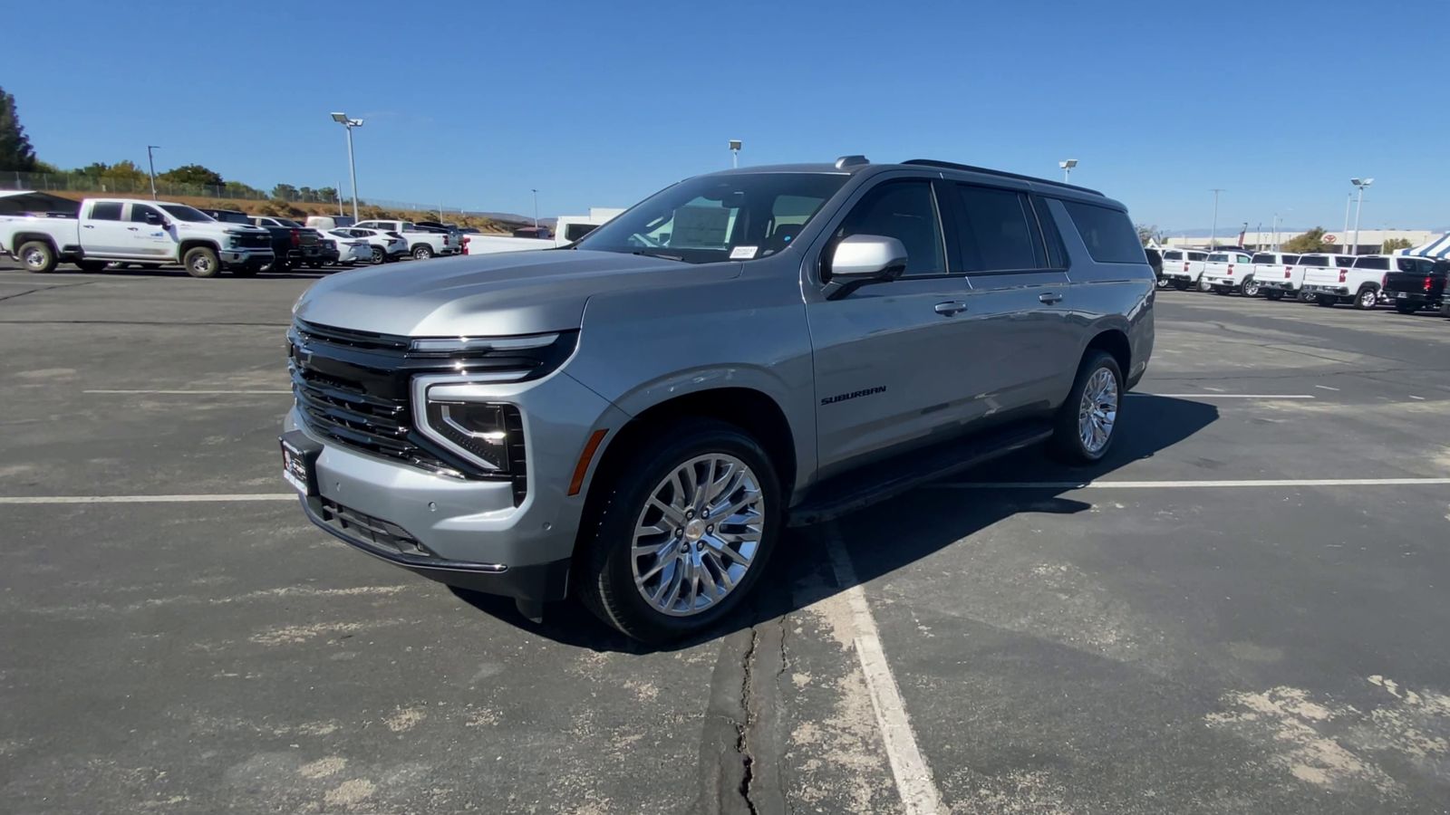 2025 Chevrolet Suburban RST photo 4