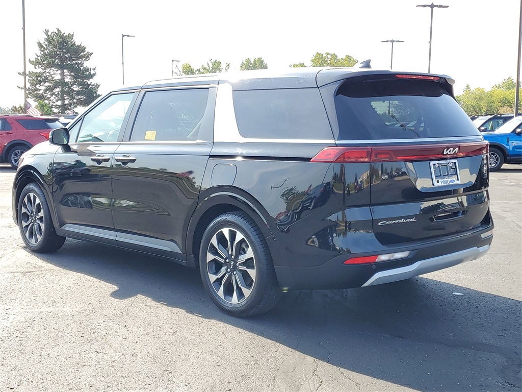 2022 Kia Carnival EX photo 3