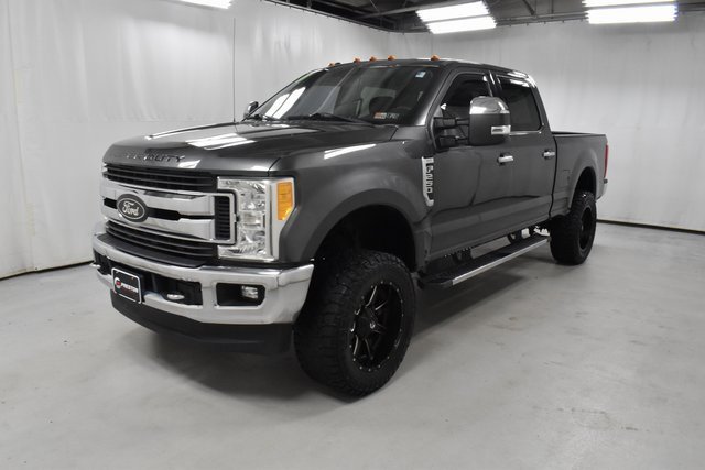 2017 Ford F-250 XLT photo 2