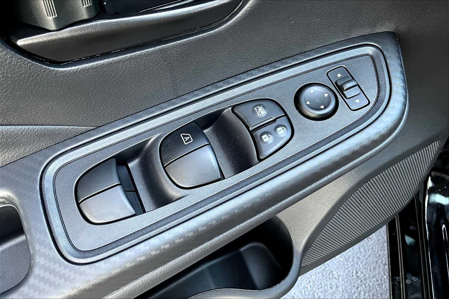 2025 Nissan Versa S photo 19
