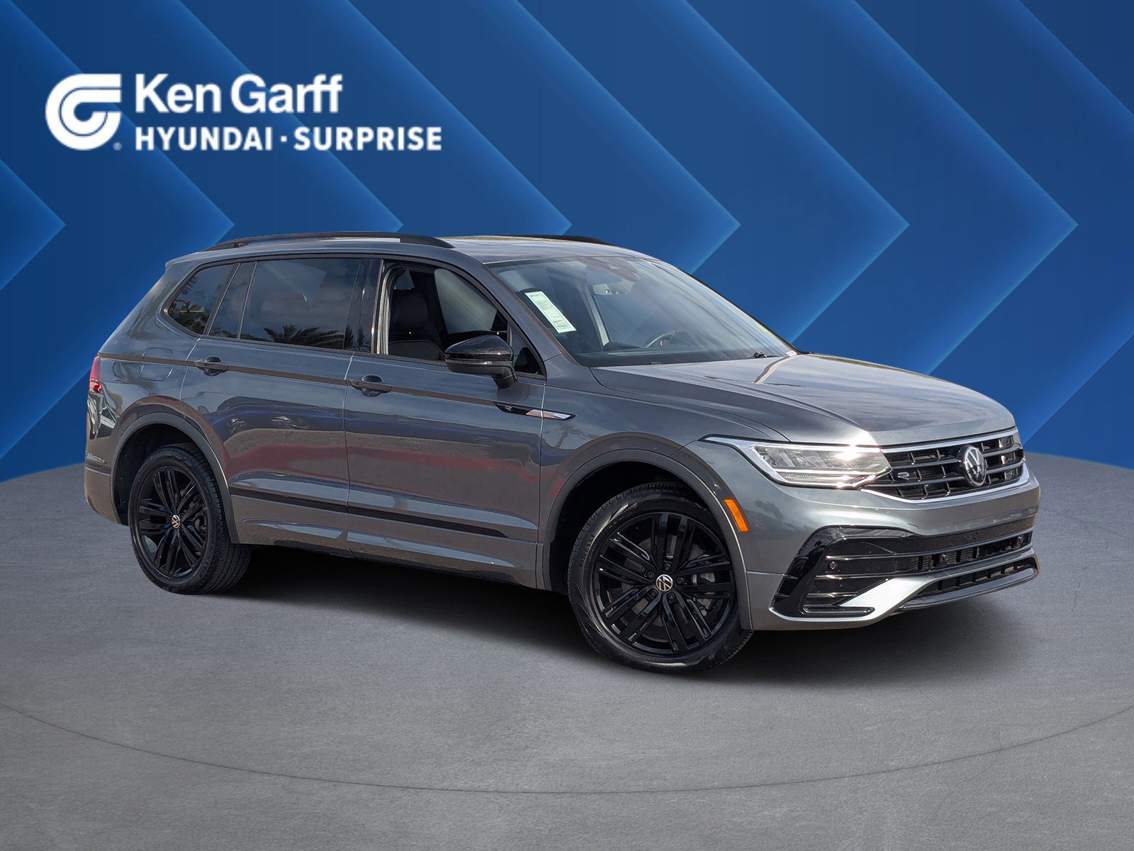 2022 Volkswagen Tiguan SE R-LINE BLACK's photo