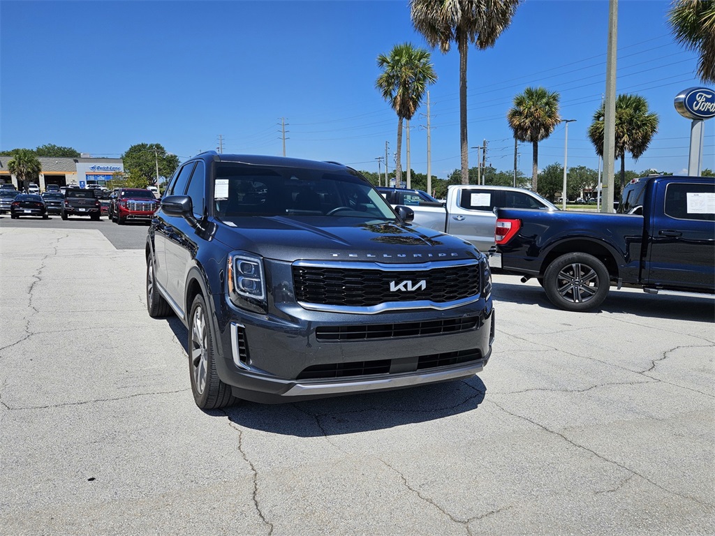 2022 Kia Telluride EX photo 2