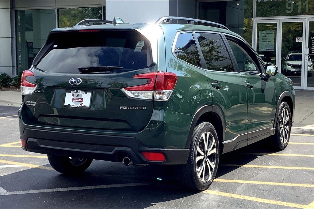 2022 Subaru Forester Limited photo 12