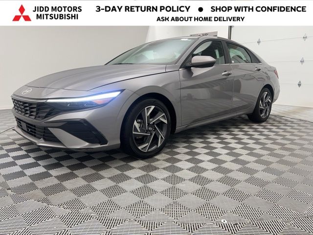 2025 Hyundai Elantra SEL's photo