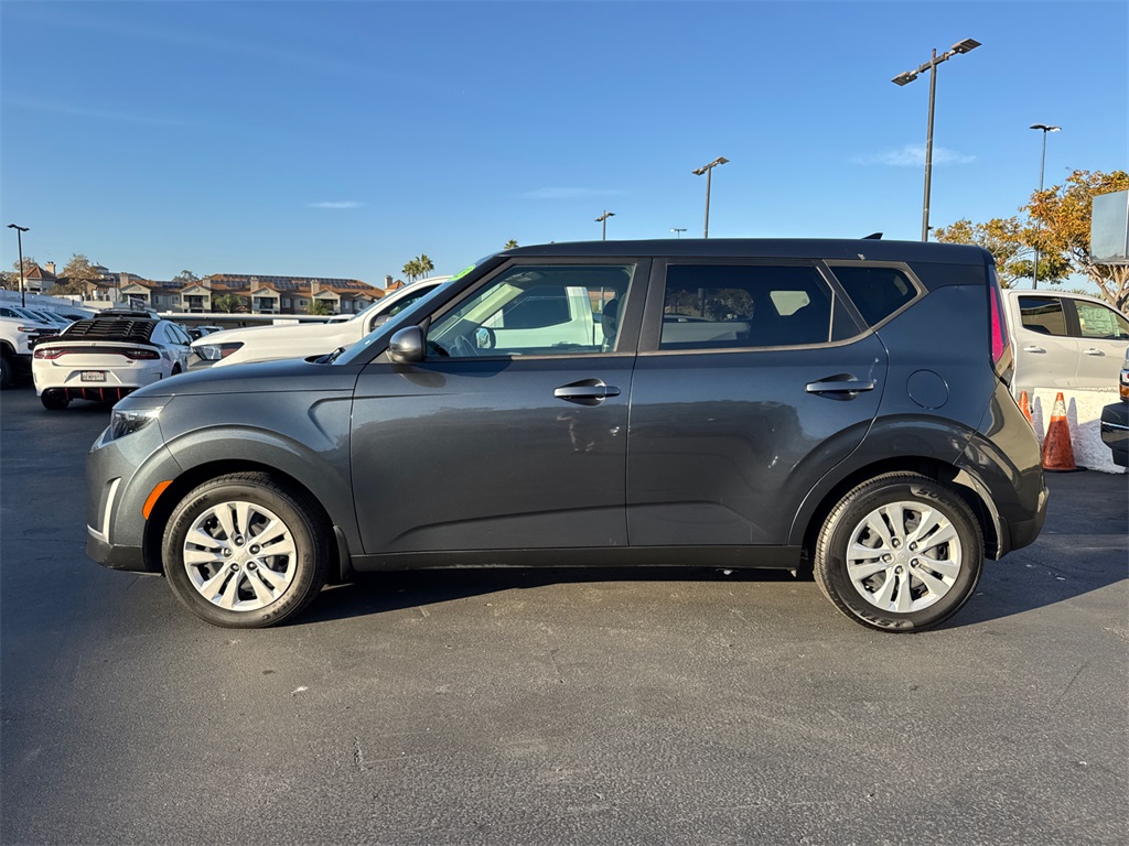 2023 Kia Soul LX photo 2