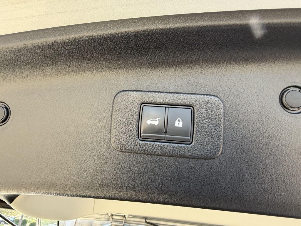 2023 Nissan Armada SL photo 23