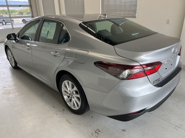 2023 Toyota Camry LE photo 3