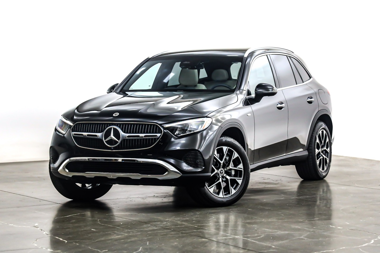 2025 Mercedes-Benz GLC Base's photo