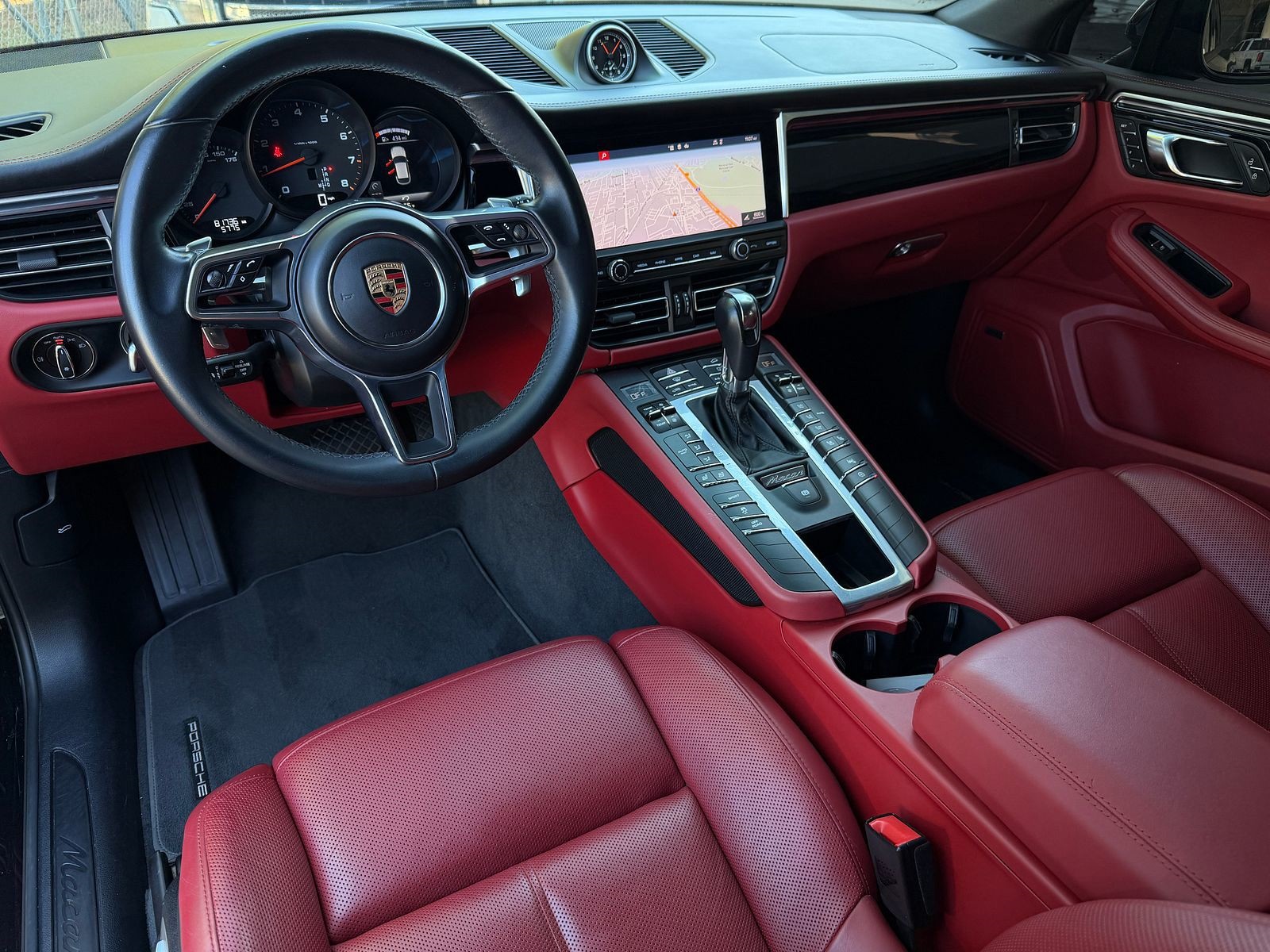 2020 Porsche Macan Base photo 2