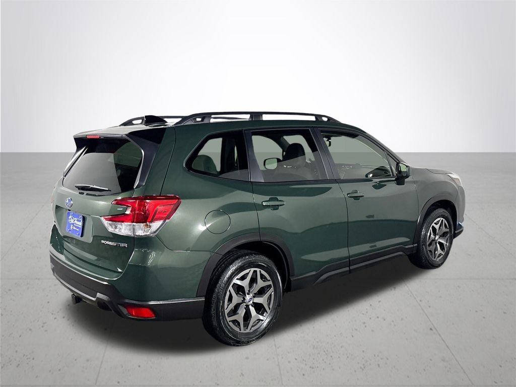 2024 Subaru Forester Premium photo 5
