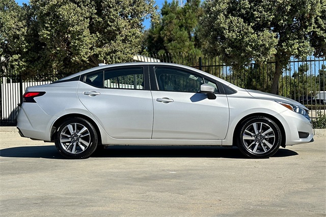 2023 Nissan Versa 1.6 SV photo 4